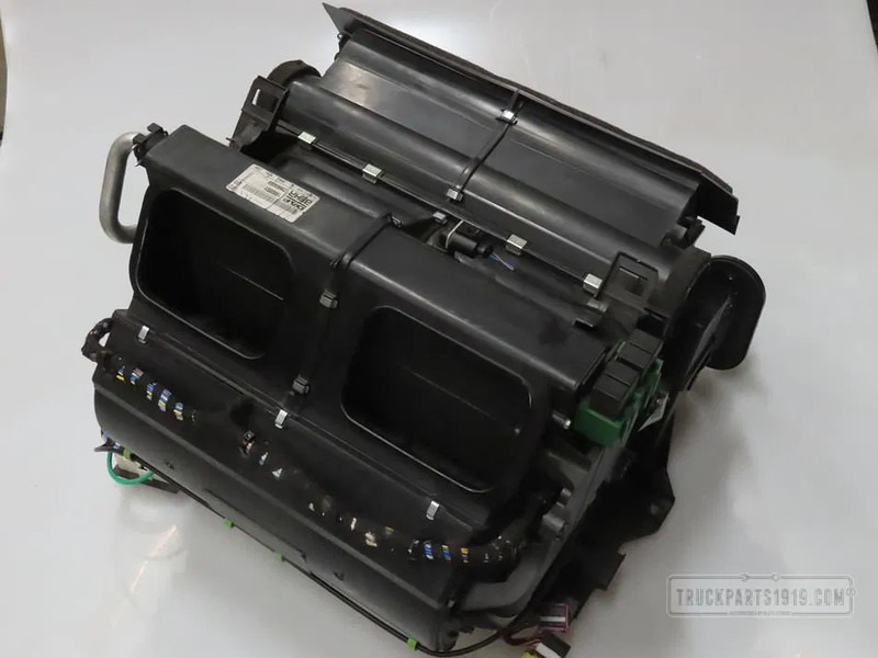 DAF 1980851 | Kachelhuis DAF XF 106 - Šildymas/ Ventiliacija - Sunkvežimis: foto 2 DAF 1980851 | Kachelhuis DAF XF 106 - Šildymas/ Ventiliacija - Sunkvežimis: foto 2