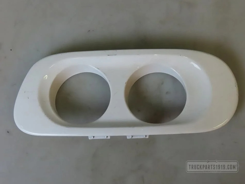 DAF Body & Chassis Parts Afdichtplaat Mistlamp Li. DAF - Bamperis kampas - Sunkvežimis: foto 1 DAF Body & Chassis Parts Afdichtplaat Mistlamp Li. DAF - Bamperis kampas - Sunkvežimis: foto 1