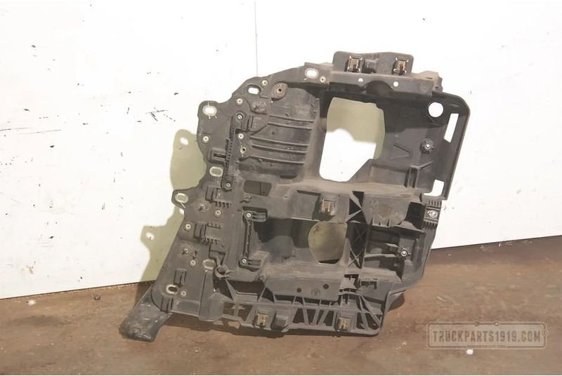 MAN Body & Chassis Parts Koplamp drager Li. - Bamperis kampas - Sunkvežimis: foto 1 MAN Body & Chassis Parts Koplamp drager Li. - Bamperis kampas - Sunkvežimis: foto 1