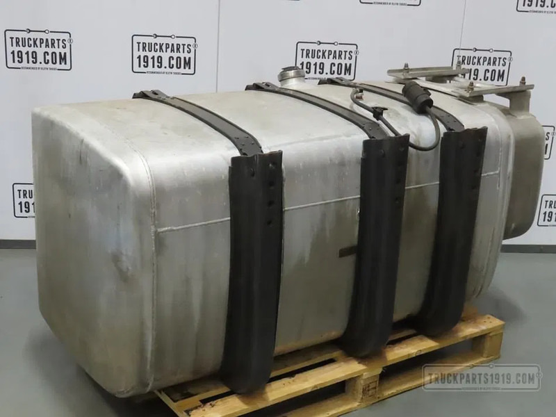 Scania 2532047 Brandstoftank + steunen 710L - Degalų bakas - Sunkvežimis: foto 2 Scania 2532047 Brandstoftank + steunen 710L - Degalų bakas - Sunkvežimis: foto 2