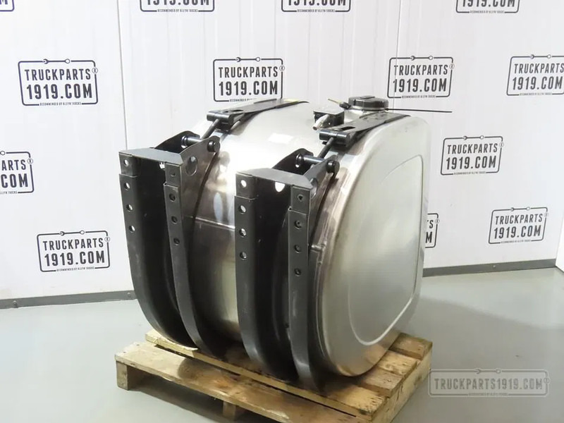 Volvo 21516442 Brandstoftank + steunen 240L - Degalų bakas - Sunkvežimis: foto 2 Volvo 21516442 Brandstoftank + steunen 240L - Degalų bakas - Sunkvežimis: foto 2