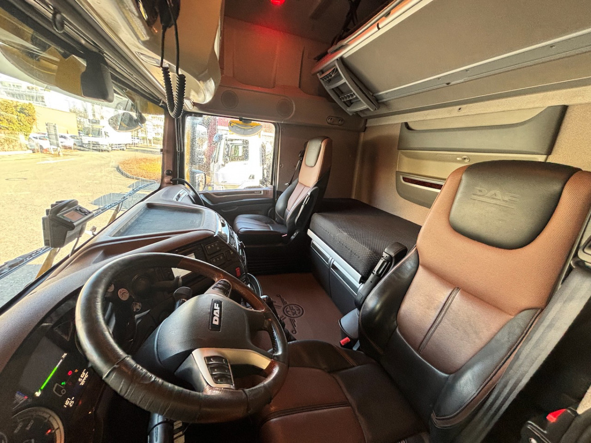 DAF FAN XF 530 LD Jumbo - Tentinis sunkvežimis: foto 4 DAF FAN XF 530 LD Jumbo - Tentinis sunkvežimis: foto 4