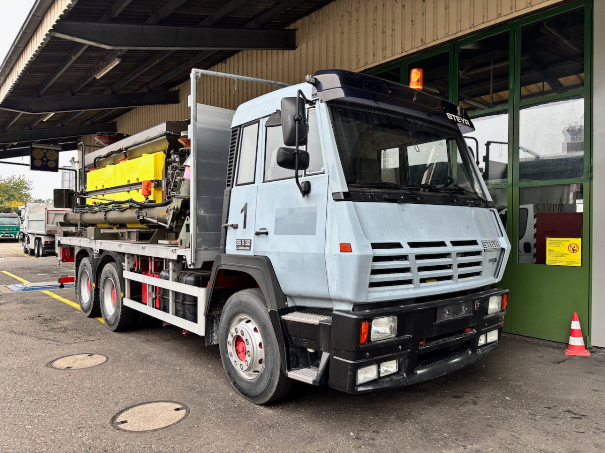 STEYR 26S32/ 6x4 Pisten Enteisung - Tentinis sunkvežimis: foto 1 STEYR 26S32/ 6x4 Pisten Enteisung - Tentinis sunkvežimis: foto 1