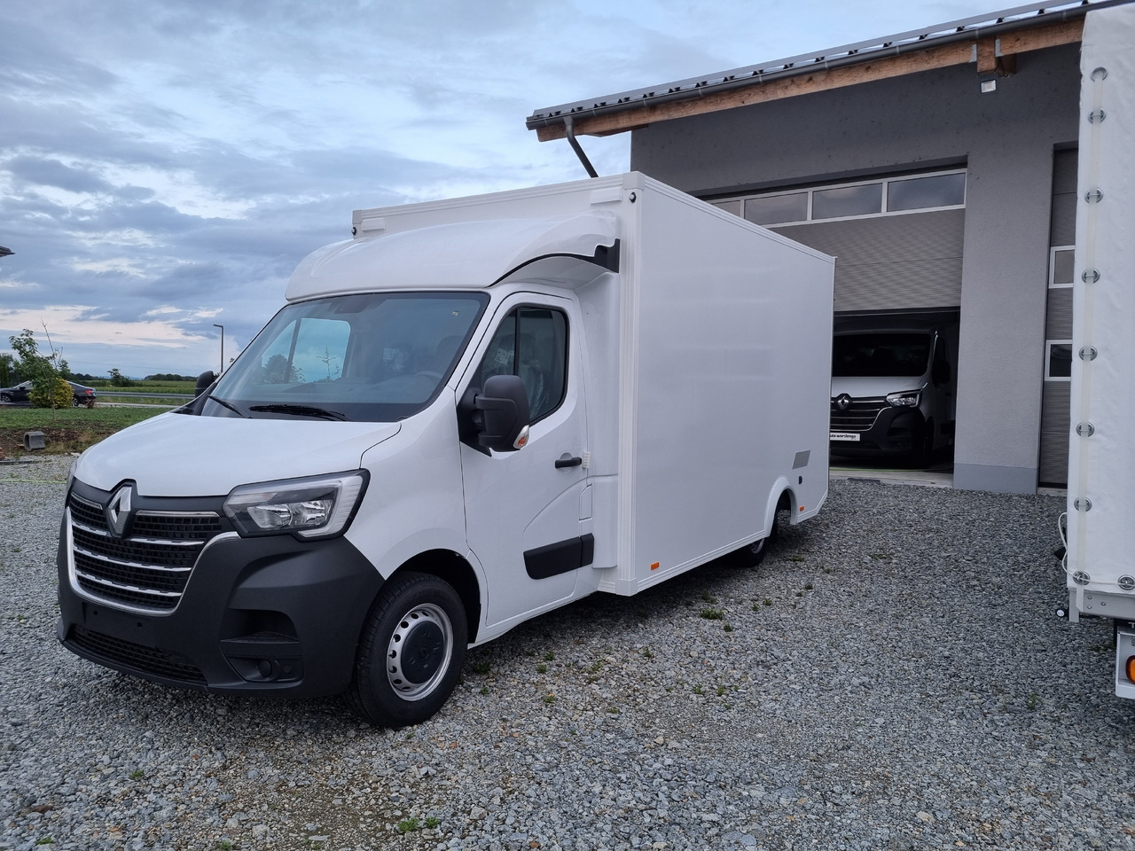 Renault Master 165 Koffer Platform Tiefrahmen - Furgonas su krovinių dėže: foto 4 Renault Master 165 Koffer Platform Tiefrahmen - Furgonas su krovinių dėže: foto 4
