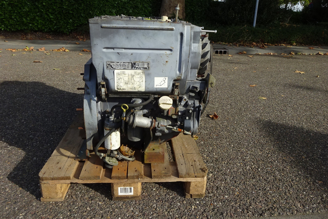 Deutz F 3L 1011F - Variklis: foto 2 Deutz F 3L 1011F - Variklis: foto 2