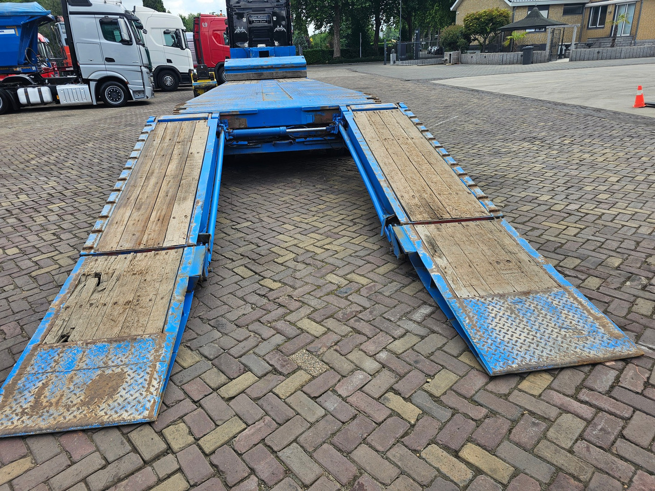 Žemo profilio platforma puspriekabė Nooteboom OSD-58-04V With Hydraulic Ramps: foto 15