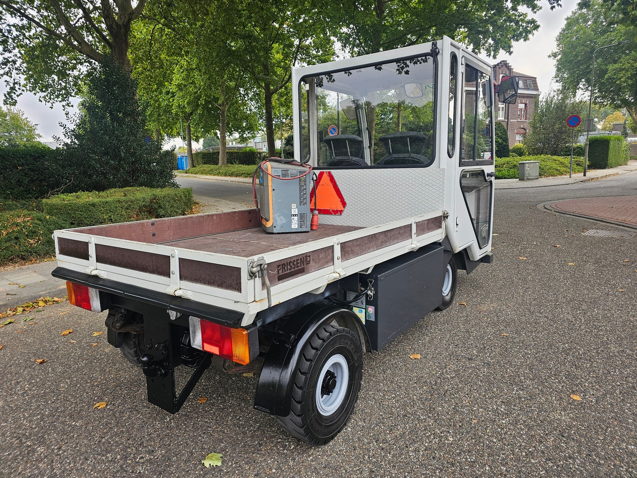 Simai PE20 LL - Elektrinis vilkikas: foto 4 Simai PE20 LL - Elektrinis vilkikas: foto 4