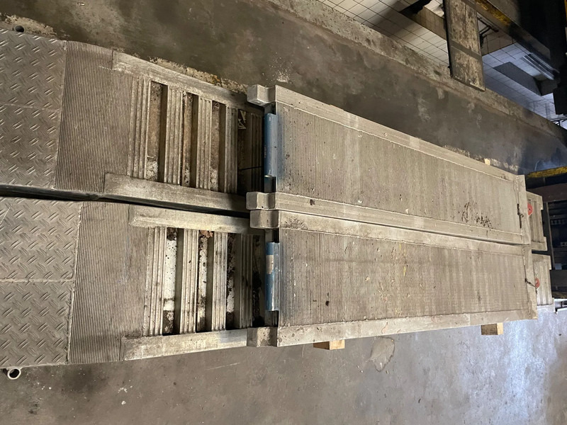 Kässbohrer Oprijplaaten - Žemo profilio platforma puspriekabė: foto 3 Kässbohrer Oprijplaaten - Žemo profilio platforma puspriekabė: foto 3