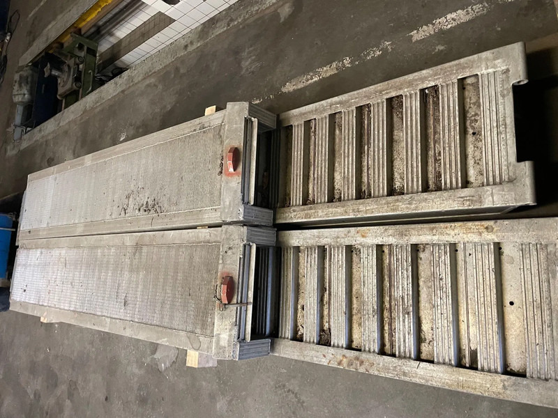 Kässbohrer Oprijplaaten - Žemo profilio platforma puspriekabė: foto 2 Kässbohrer Oprijplaaten - Žemo profilio platforma puspriekabė: foto 2