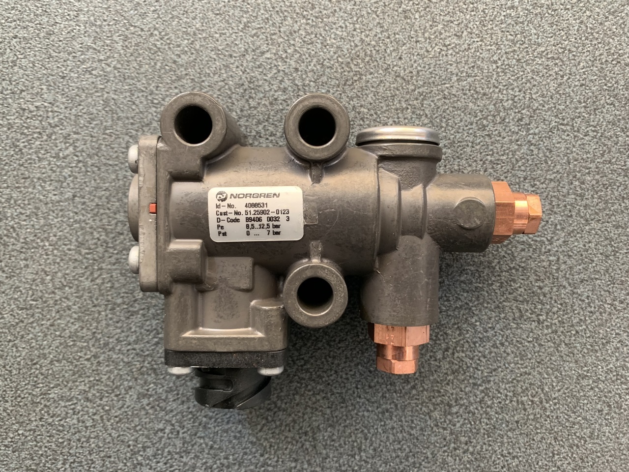 EXHAUST GAS RECIRCULATION CONTROL VALVE MAN TGA - Stabdžių vožtuvas - Sunkvežimis: foto 1 EXHAUST GAS RECIRCULATION CONTROL VALVE MAN TGA - Stabdžių vožtuvas - Sunkvežimis: foto 1