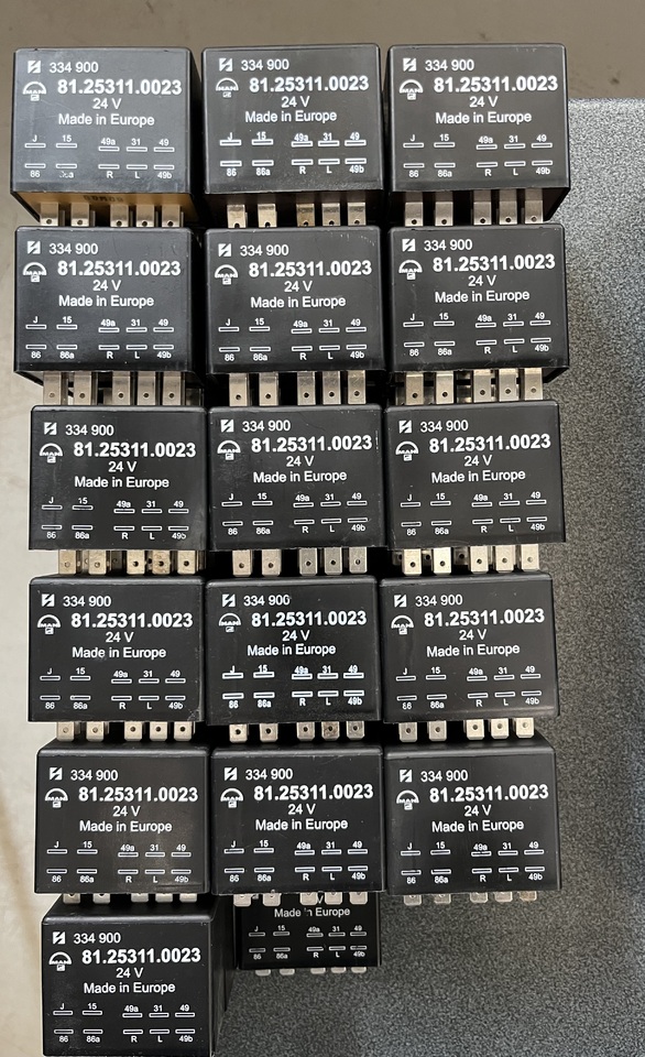 FLASHING-WIPING PULSE UNIT MAN F90,F2000 - Elektros sistema - Sunkvežimis: foto 3 FLASHING-WIPING PULSE UNIT MAN F90,F2000 - Elektros sistema - Sunkvežimis: foto 3