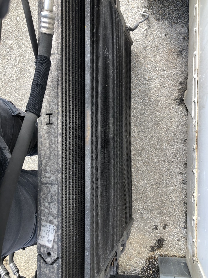 RADIATOR,INTERCOOLER,ADBLUE CONTAINER ACTROS MP4 - Radiatorius - Sunkvežimis: foto 5 RADIATOR,INTERCOOLER,ADBLUE CONTAINER ACTROS MP4 - Radiatorius - Sunkvežimis: foto 5