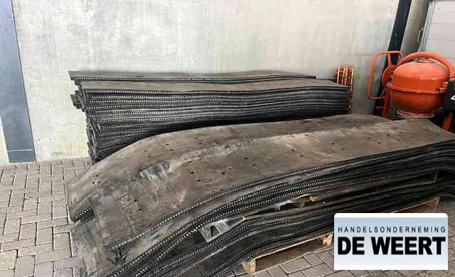 Rubber strip , slijt rubber , rubber tbv schuif - Žemės ūkio technika: foto 5 Rubber strip , slijt rubber , rubber tbv schuif - Žemės ūkio technika: foto 5