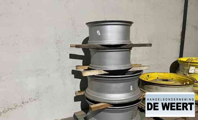 Diversen velgen 38" , voor john deere , case - Padangos ir ratlankiai - Žemės ūkio technika: foto 1 Diversen velgen 38" , voor john deere , case - Padangos ir ratlankiai - Žemės ūkio technika: foto 1