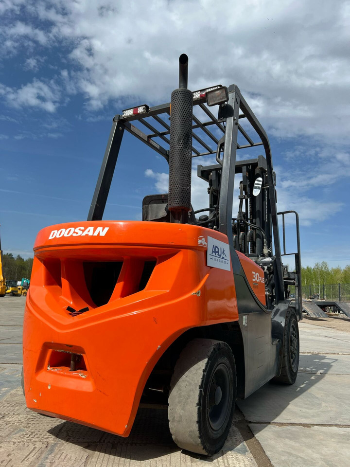 DOOSAN D30 GP - Šakinis krautuvas: foto 4 DOOSAN D30 GP - Šakinis krautuvas: foto 4