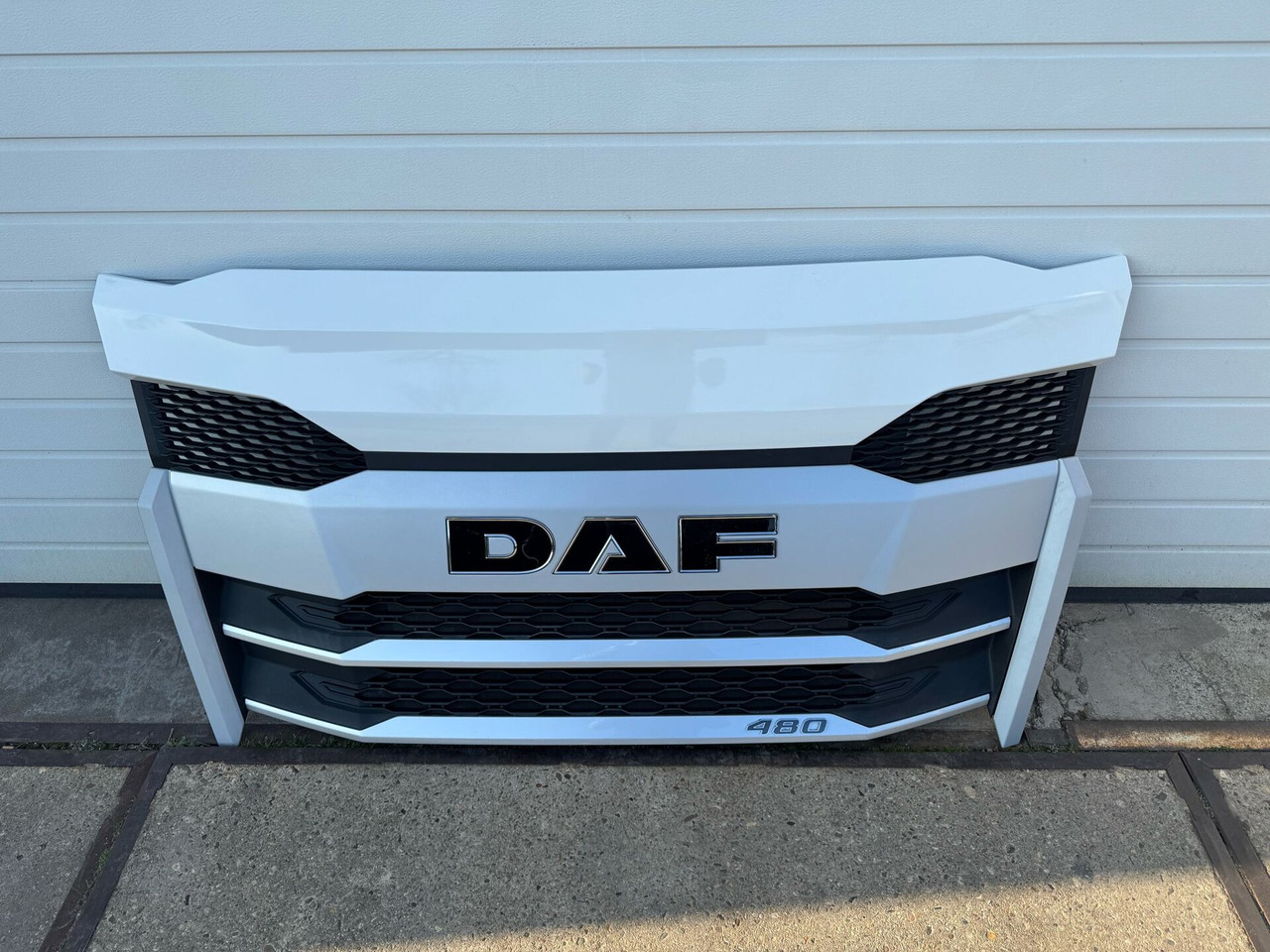 DAF XF NG GRILLE BOVEN COMPLETE | USED | 000238A - Grotelės - Sunkvežimis: foto 2 DAF XF NG GRILLE BOVEN COMPLETE | USED | 000238A - Grotelės - Sunkvežimis: foto 2