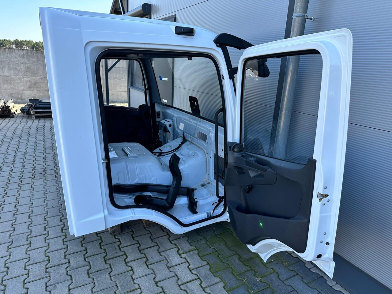 MB ATEGO CABINE EURO 6 TUNEL VOOR 6 CYL.MOTOR ALLEEN FRAME 000074B - Kabina - Sunkvežimis: foto 2 MB ATEGO CABINE EURO 6 TUNEL VOOR 6 CYL.MOTOR ALLEEN FRAME 000074B - Kabina - Sunkvežimis: foto 2