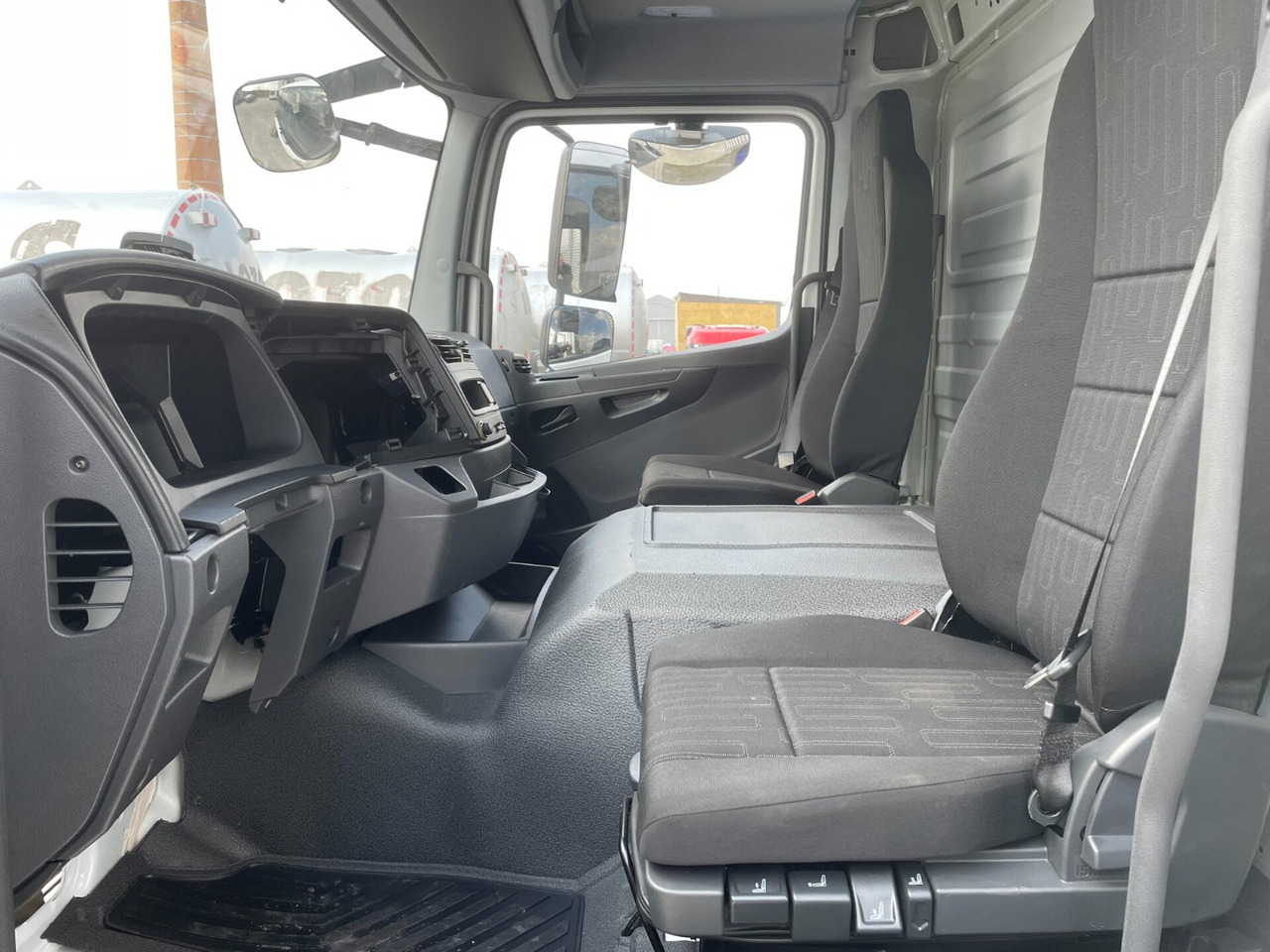 Nauja Kabina - Sunkvežimis MB ATEGO CABINE EURO 6 TUNEL VOOR 6 CYL.MOTOR INCL. SEAT 000074A: foto 7