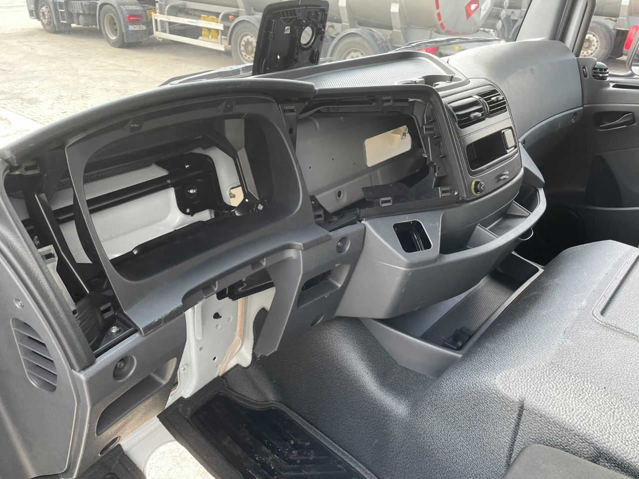 Nauja Kabina - Sunkvežimis MB ATEGO CABINE EURO 6 TUNEL VOOR 6 CYL.MOTOR INCL. SEAT 000074A: foto 10