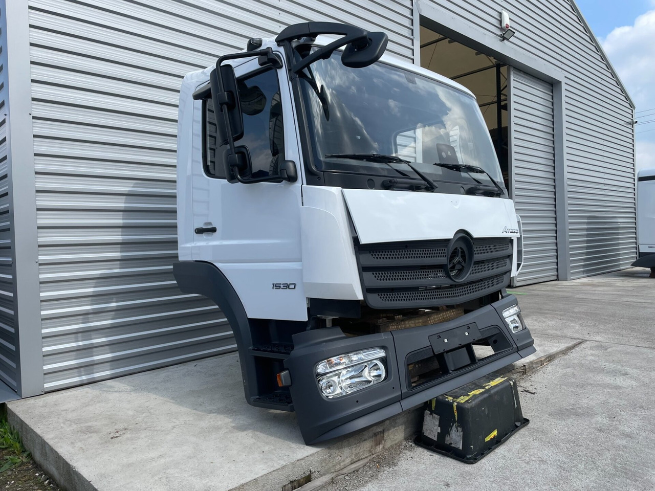 MB ATEGO CABINE EURO 6 TUNEL VOOR 6 CYL.MOTOR INCL. SEAT 000074A - Kabina - Sunkvežimis: foto 4 MB ATEGO CABINE EURO 6 TUNEL VOOR 6 CYL.MOTOR INCL. SEAT 000074A - Kabina - Sunkvežimis: foto 4