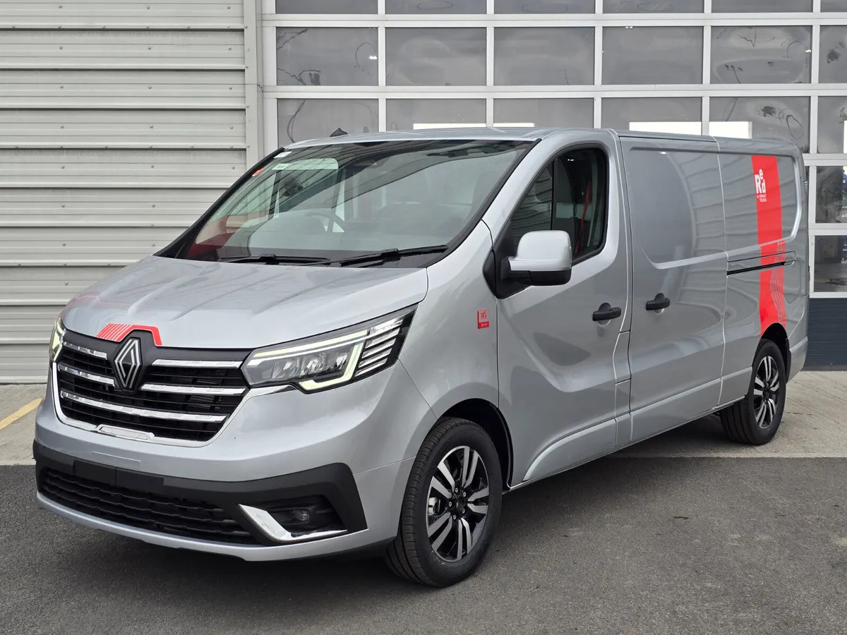 NEW Renault Trafic Exclusive 170BHP/150BHP Manual Silver - Krovininis mikroautobusas: foto 5 NEW Renault Trafic Exclusive 170BHP/150BHP Manual Silver - Krovininis mikroautobusas: foto 5