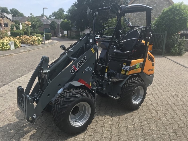 Giant G2200E - Šarnyrinis krautuvas: foto 3 Giant G2200E - Šarnyrinis krautuvas: foto 3