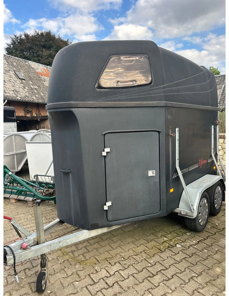 Hotrarijs Hotra E-force 2-Paards polyester trailer - Priekaba žirgams vežti: foto 1 Hotrarijs Hotra E-force 2-Paards polyester trailer - Priekaba žirgams vežti: foto 1