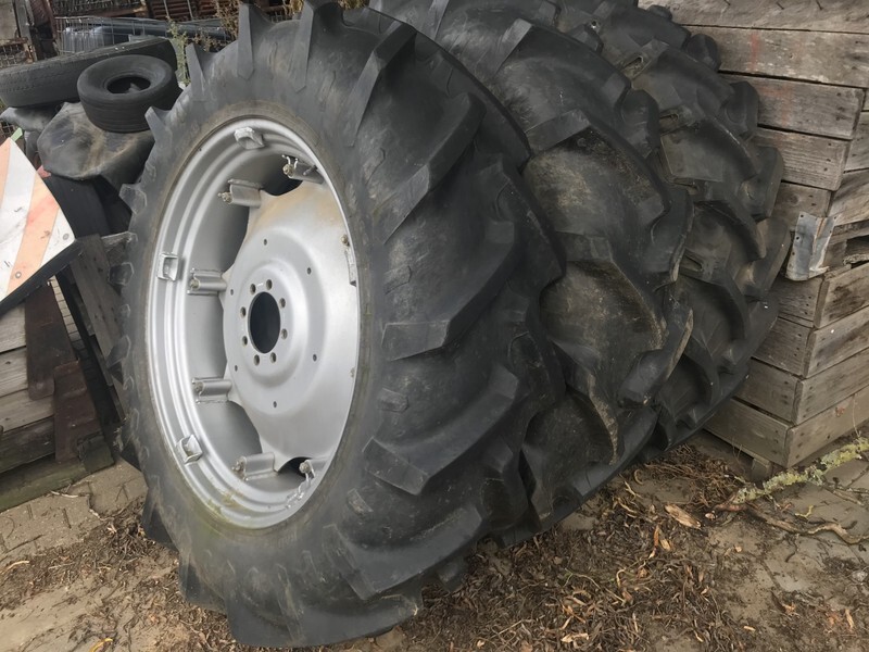 Stel wielen 14.9R38 Pirelli - Ratas - Žemės ūkio technika: foto 1 Stel wielen 14.9R38 Pirelli - Ratas - Žemės ūkio technika: foto 1