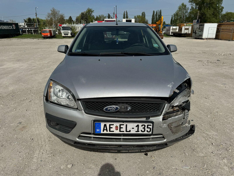 Ford Focus 1,6 i - Damaged Car - Hečbekas: foto 3 Ford Focus 1,6 i - Damaged Car - Hečbekas: foto 3