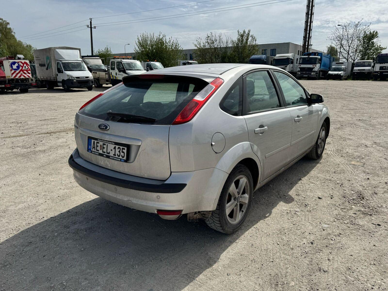 Ford Focus 1,6 i - Damaged Car - Hečbekas: foto 5 Ford Focus 1,6 i - Damaged Car - Hečbekas: foto 5