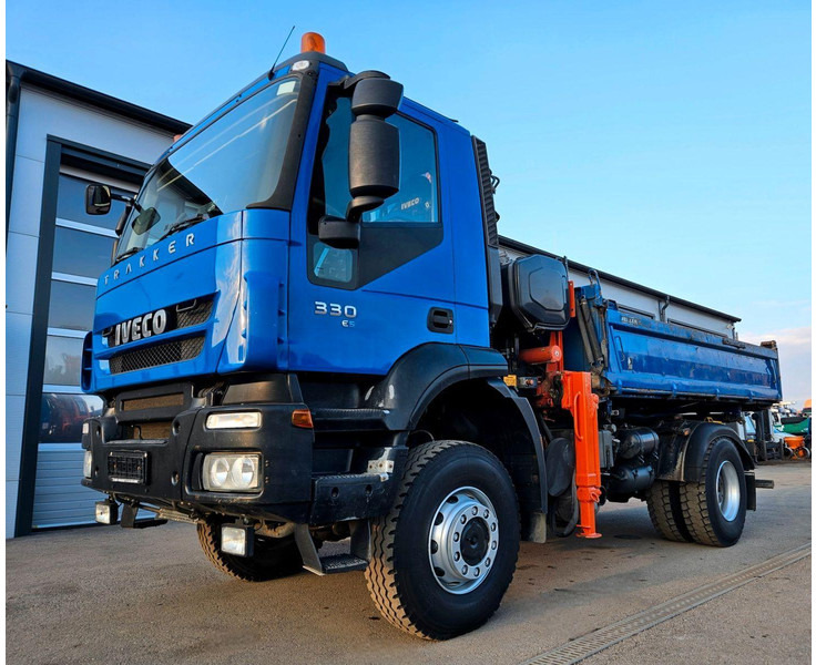 Iveco Trakker 190T33 4x4 M Tipper + Crane Atlas 120.2E - Savivartis sunkvežimis, Sunkvežimis su kranu: foto 1 Iveco Trakker 190T33 4x4 M Tipper + Crane Atlas 120.2E - Savivartis sunkvežimis, Sunkvežimis su kranu: foto 1