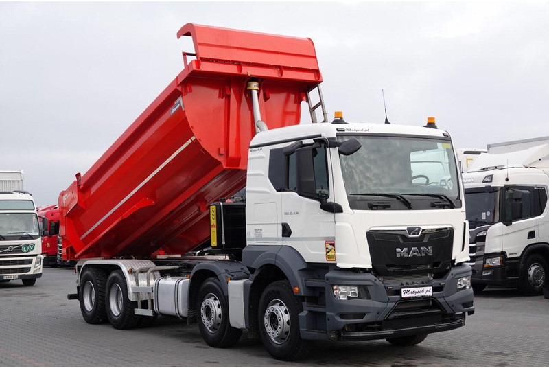 MAN TGS 35.430 / 8X4 / WYWROTKA TYLNOZSYPOWA / HYDROKLAPA / OPONY 10 - Savivartis sunkvežimis: foto 4 MAN TGS 35.430 / 8X4 / WYWROTKA TYLNOZSYPOWA / HYDROKLAPA / OPONY 10 - Savivartis sunkvežimis: foto 4