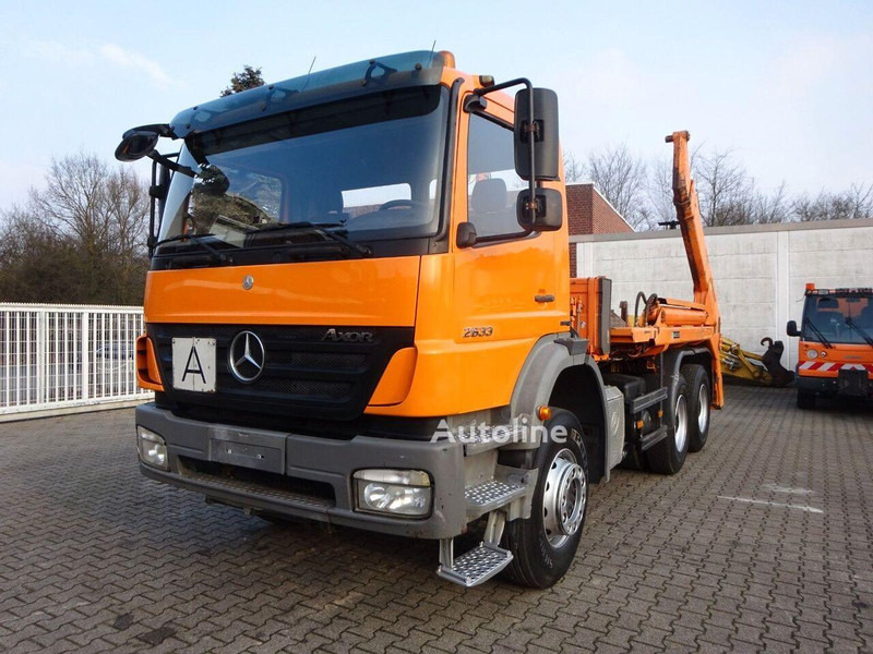 Mercedes-Benz 2633 Axor - Skip loader - Nuožulnaus pakėlimo ant platformos sunkvežimis: foto 1 Mercedes-Benz 2633 Axor - Skip loader - Nuožulnaus pakėlimo ant platformos sunkvežimis: foto 1