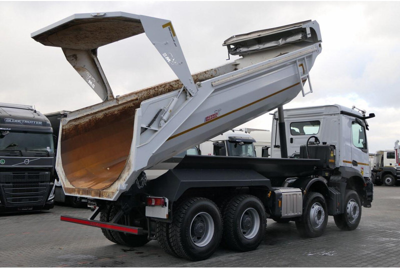 Mercedes-Benz AROCS 3246 / 8x4 / WYWROTKA / TYLNOZSYP / EURO 6 / OPONY 100 % - Savivartis sunkvežimis: foto 5 Mercedes-Benz AROCS 3246 / 8x4 / WYWROTKA / TYLNOZSYP / EURO 6 / OPONY 100 % - Savivartis sunkvežimis: foto 5