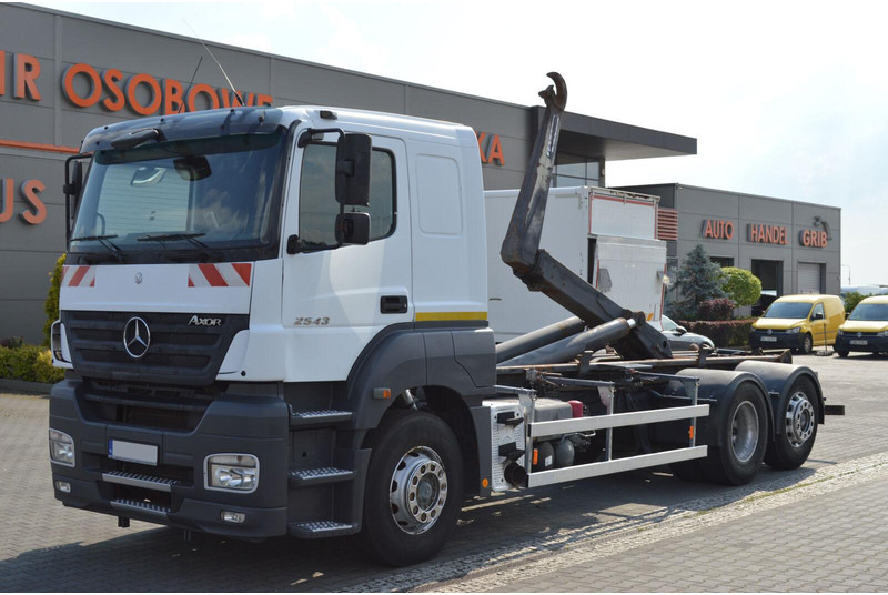 Mercedes-Benz AXOR 2543 HOOK JANCO HS20 14T KLIMA WEBASTO Bed Steering Axle Au - Hook-lift sunkvežimis: foto 1 Mercedes-Benz AXOR 2543 HOOK JANCO HS20 14T KLIMA WEBASTO Bed Steering Axle Au - Hook-lift sunkvežimis: foto 1