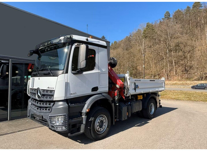Mercedes-Benz Arocs 1840 - 3 way tipper truck + crane - Savivartis sunkvežimis, Sunkvežimis su kranu: foto 1 Mercedes-Benz Arocs 1840 - 3 way tipper truck + crane - Savivartis sunkvežimis, Sunkvežimis su kranu: foto 1