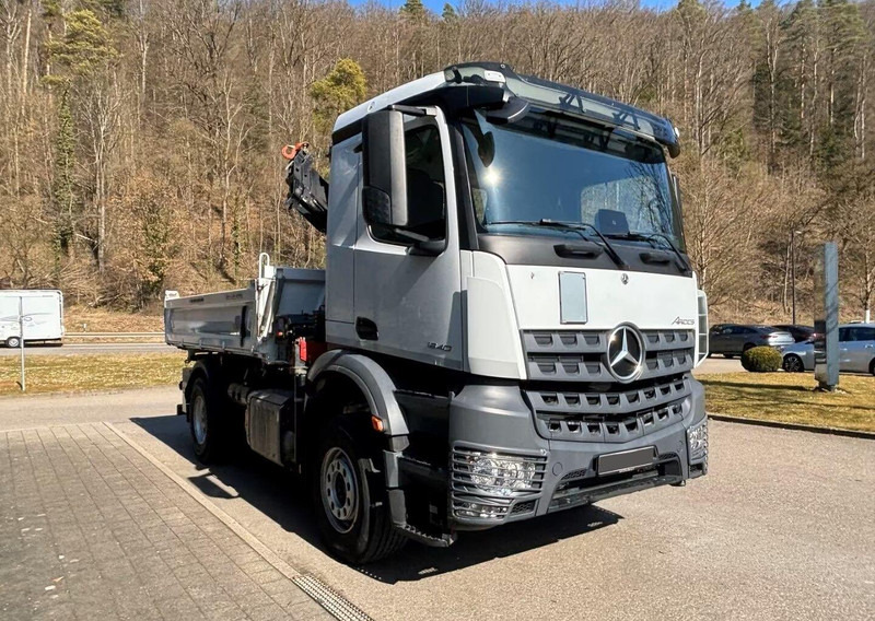 Mercedes-Benz Arocs 1840 - 3 way tipper truck + crane - Savivartis sunkvežimis, Sunkvežimis su kranu: foto 2 Mercedes-Benz Arocs 1840 - 3 way tipper truck + crane - Savivartis sunkvežimis, Sunkvežimis su kranu: foto 2