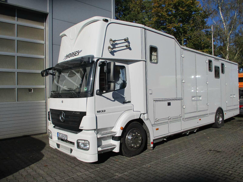 Mercedes-Benz Axor 1833 - Horse transporter - Sunkvežimis žirgams vežti: foto 1 Mercedes-Benz Axor 1833 - Horse transporter - Sunkvežimis žirgams vežti: foto 1