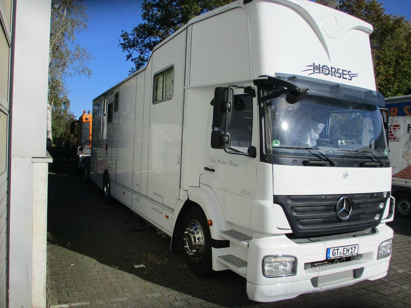 Mercedes-Benz Axor 1833 - Horse transporter - Sunkvežimis žirgams vežti: foto 2 Mercedes-Benz Axor 1833 - Horse transporter - Sunkvežimis žirgams vežti: foto 2