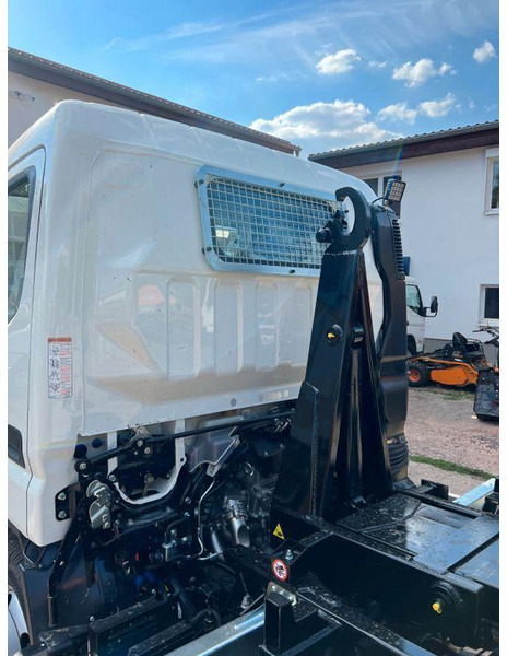 Mitsubishi Fuso Canter 6S15 - Hook-lift sunkvežimis: foto 5 Mitsubishi Fuso Canter 6S15 - Hook-lift sunkvežimis: foto 5