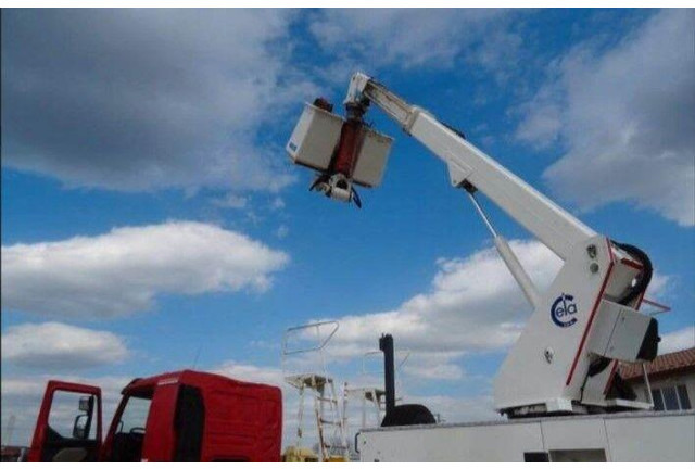 Renault KERAX 410.19 4x4 Emelőkosaras Cela 17m - Autobokštelio: foto 4 Renault KERAX 410.19 4x4 Emelőkosaras Cela 17m - Autobokštelio: foto 4