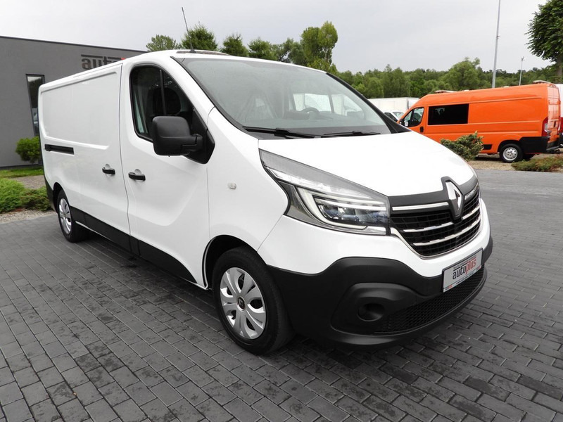 Renault TRAFIC FURGON CHŁODNIA -5*C ZASILANIE 230V TEMPOMAT LEDY KLIMAT - Furgonas šaldytuvas: foto 4 Renault TRAFIC FURGON CHŁODNIA -5*C ZASILANIE 230V TEMPOMAT LEDY KLIMAT - Furgonas šaldytuvas: foto 4
