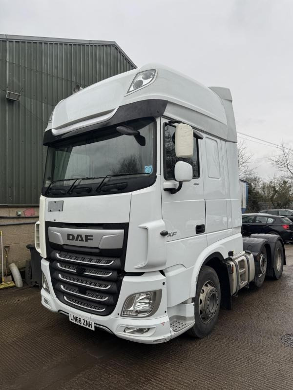 DAF FTG XF 480 Super Space cab - Vilkikas: foto 1 DAF FTG XF 480 Super Space cab - Vilkikas: foto 1