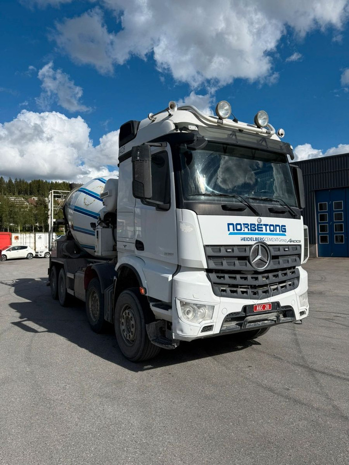 Mercedes-Benz 3251 / 9 m3 mixer + Liebher 12+4 - Betonvežis: foto 1 Mercedes-Benz 3251 / 9 m3 mixer + Liebher 12+4 - Betonvežis: foto 1