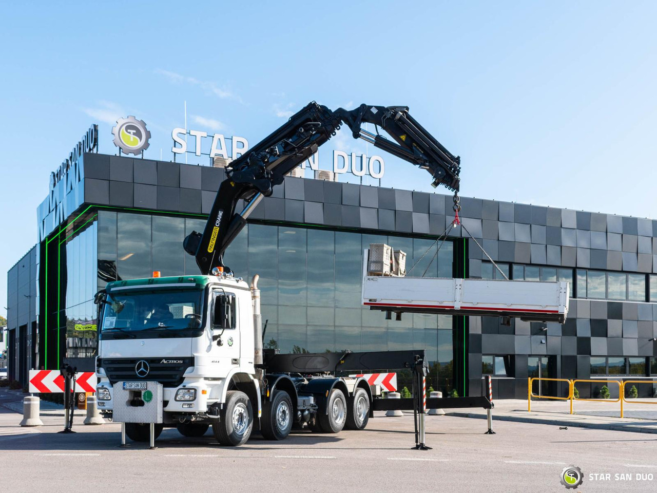 - Sunkvežimis su kranu: foto 1 - Sunkvežimis su kranu: foto 1