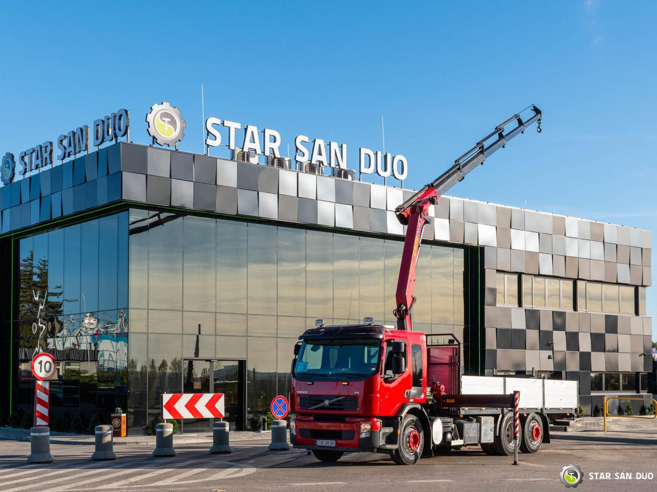 - Sunkvežimis su kranu: foto 1 - Sunkvežimis su kranu: foto 1