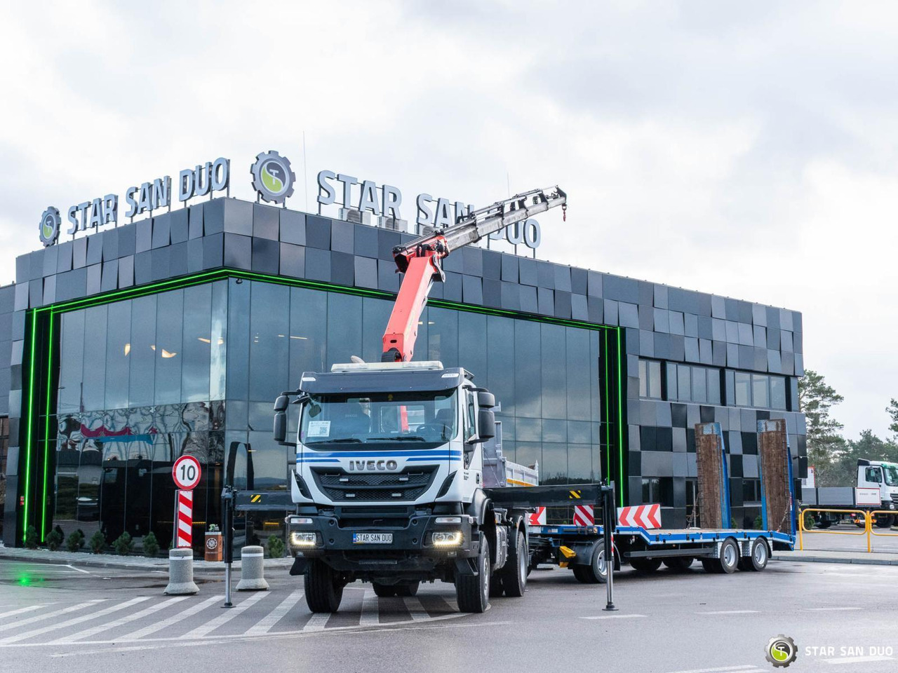 - Sunkvežimis su kranu: foto 5 - Sunkvežimis su kranu: foto 5