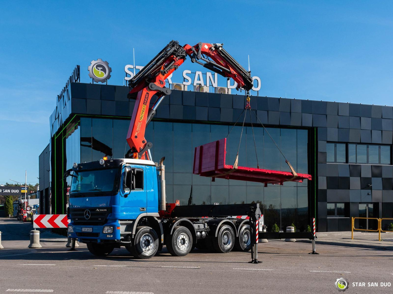 - Sunkvežimis su kranu: foto 5 - Sunkvežimis su kranu: foto 5