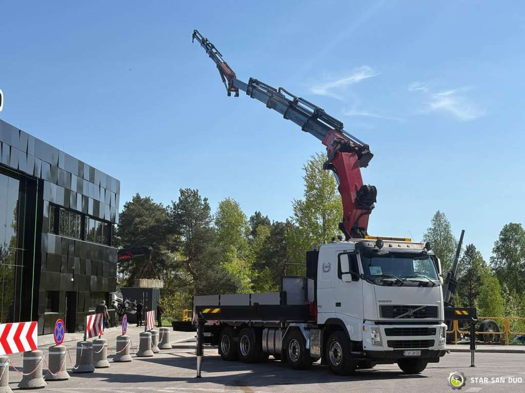 Volvo FH 520 8x4 HMF THOR K6 Fly Jib Euro 4 Winch - Sunkvežimis su kranu: foto 2 Volvo FH 520 8x4 HMF THOR K6 Fly Jib Euro 4 Winch - Sunkvežimis su kranu: foto 2