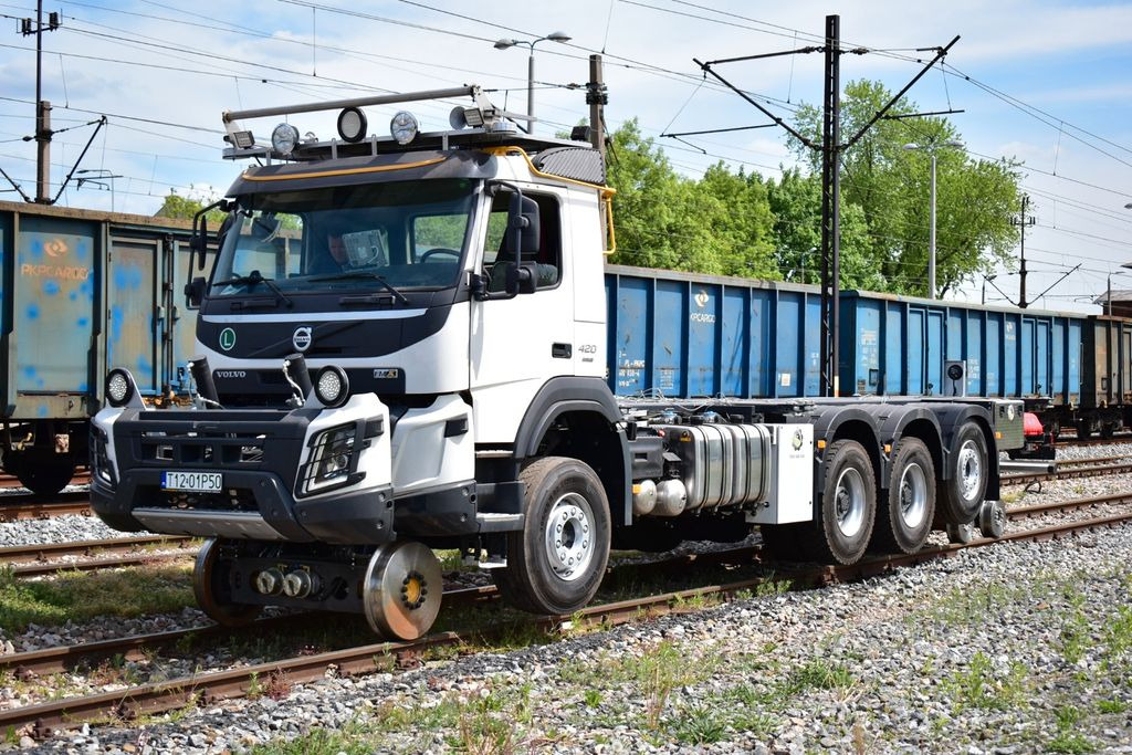 Konteineris-vežimus/ Sukeisti kūną sunkvežimis, Sunkvežimis su kranu Volvo NEW FMX 8x4 RAIL ROAD SCHIENEN TWO WAY: foto 12
